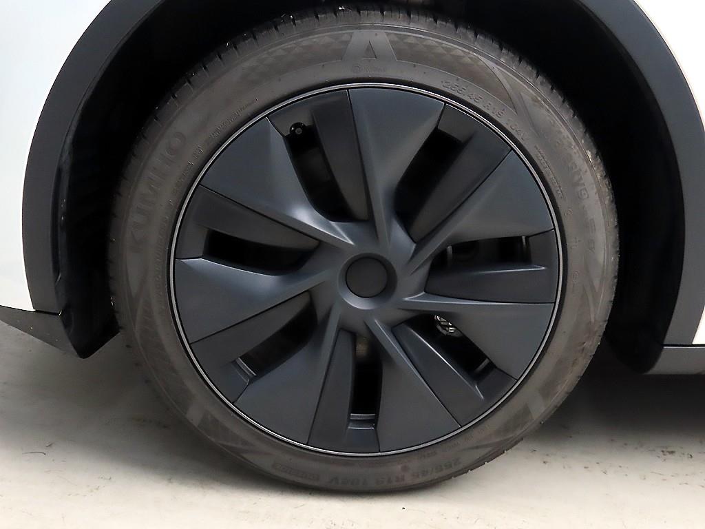 테슬라 모델 Y RWD - 이미지 15