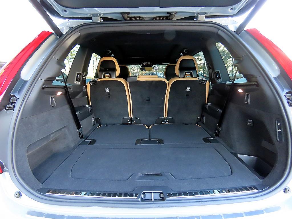 볼보 XC90 리차지 T8 AWD 얼티메이트 브라이트 - 이미지 12