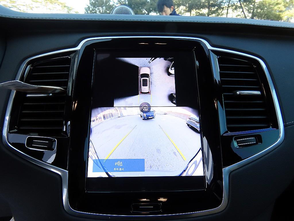 볼보 XC90 리차지 T8 AWD 얼티메이트 브라이트 - 이미지 9
