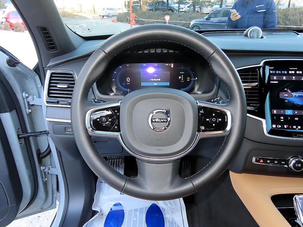볼보 XC90 리차지 T8 AWD 얼티메이트 브라이트 - 이미지 6