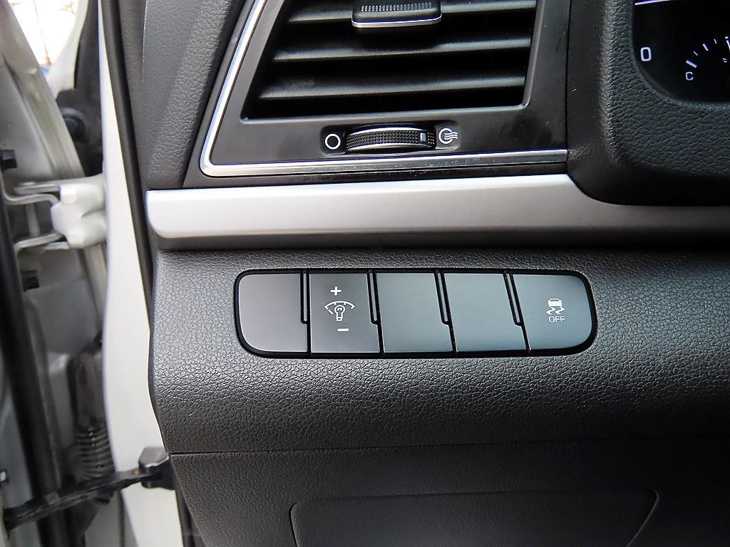 현대 아반떼AD 1.6 GDi 스마트 - 이미지 4