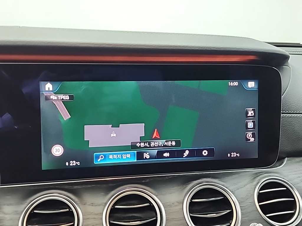 벤츠 E클래스(5세대) E220d 4매틱 AMG 라인 - 이미지 19