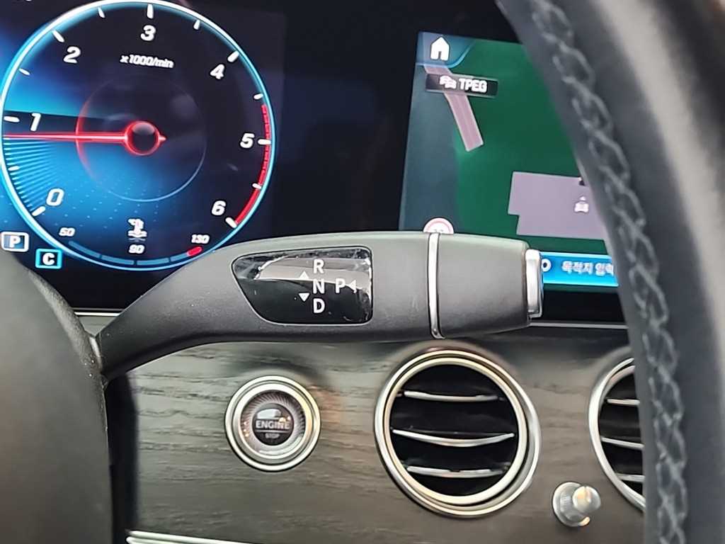 벤츠 E클래스(5세대) E220d 4매틱 AMG 라인 - 이미지 8