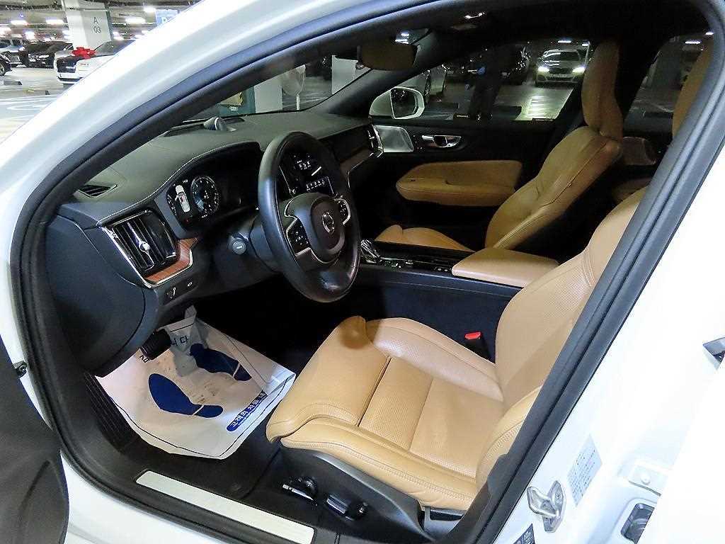 볼보 S60(3세대) 2.0 B5 인스크립션 - 이미지 18