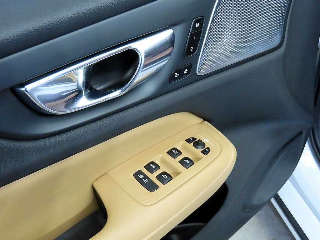 볼보 S60(3세대) 2.0 B5 인스크립션 - 이미지 4