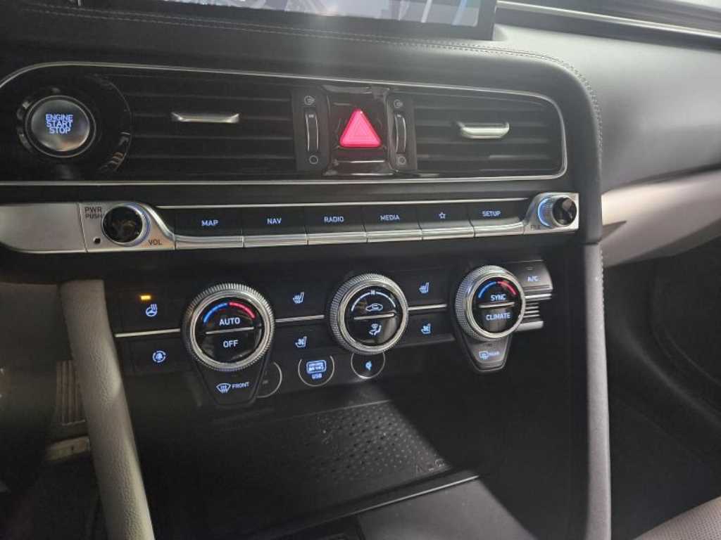 제네시스 더 뉴G70 가솔린 2.0T 2WD 기본형 - 이미지 7