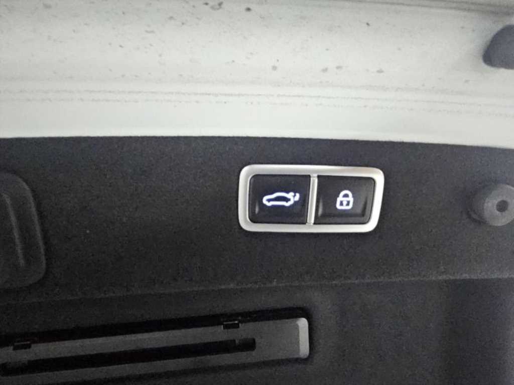 제네시스 더 뉴G70 가솔린 2.0T 2WD 기본형 - 이미지 17