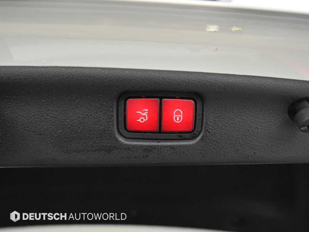 벤츠 C클래스(5세대) C300 AMG 라인 - 이미지 18