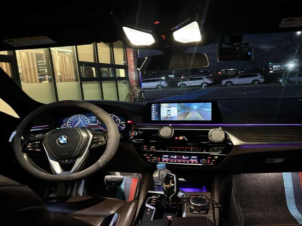 BMW 5시리즈(7세대) 520d xDrive M스포츠팩 플러스 - 이미지 3