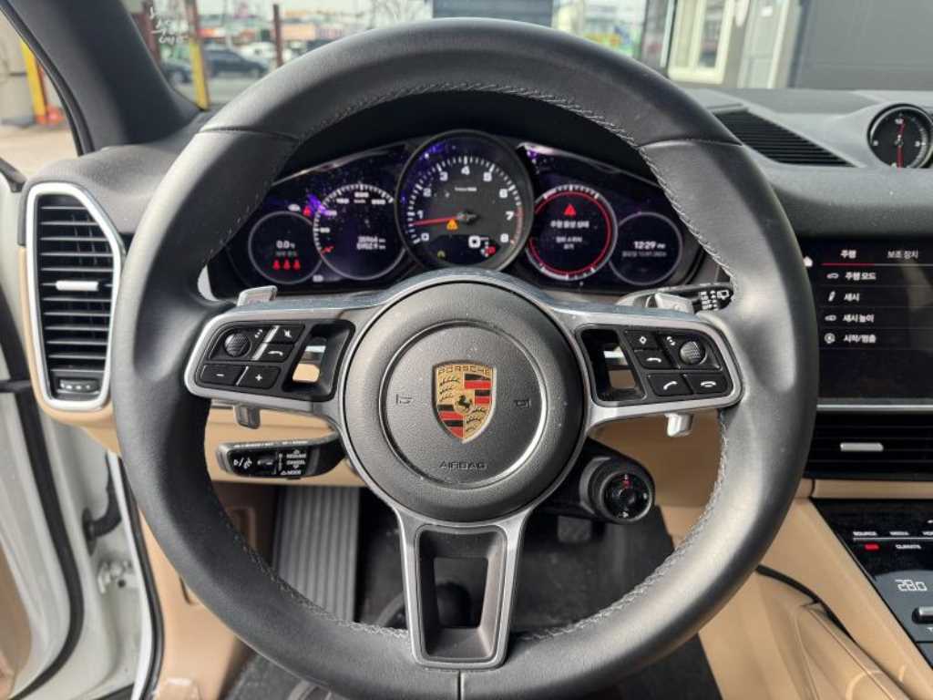 포르쉐 카이엔(3세대) 3.0 V6 플래티넘 에디션 - 이미지 9