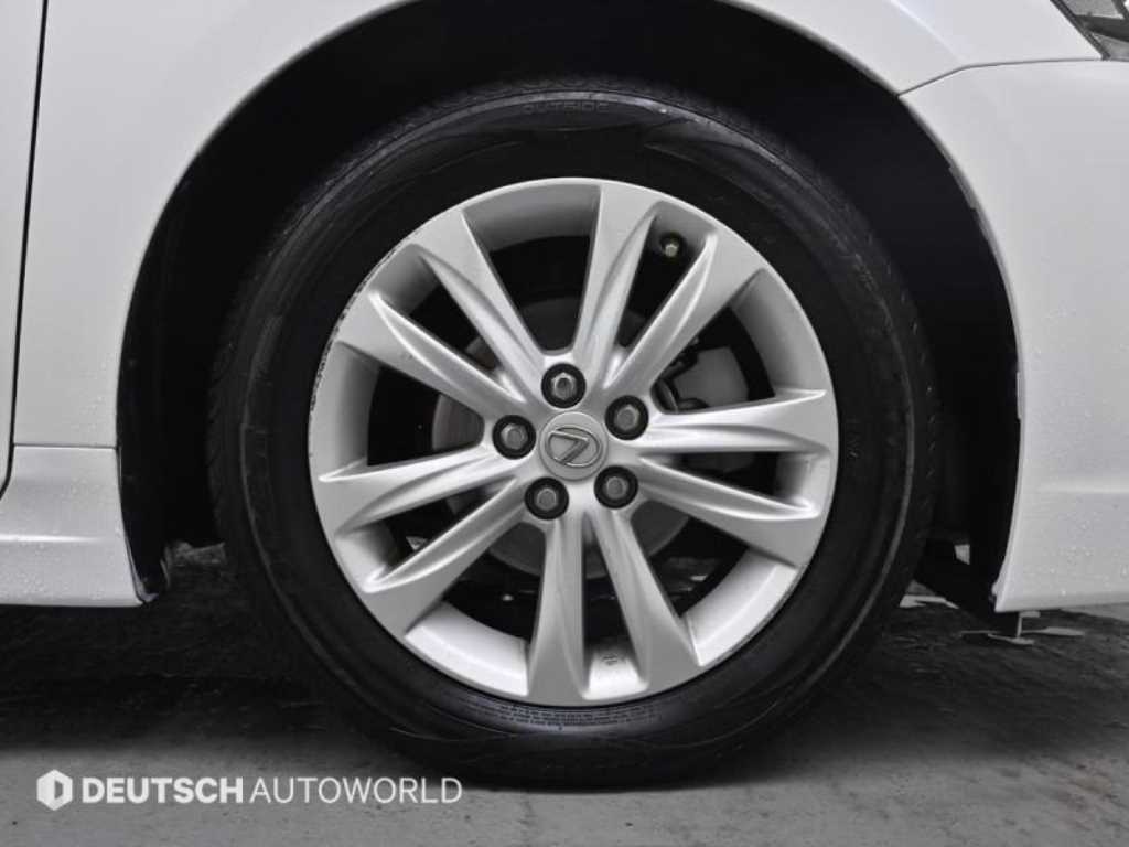 렉서스 CT 200h - 이미지 8