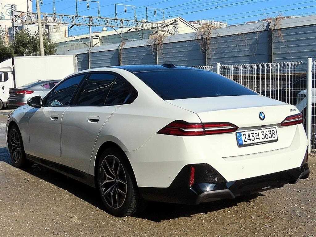 BMW 5시리즈(8세대) 520i M 스포츠 - 이미지 10