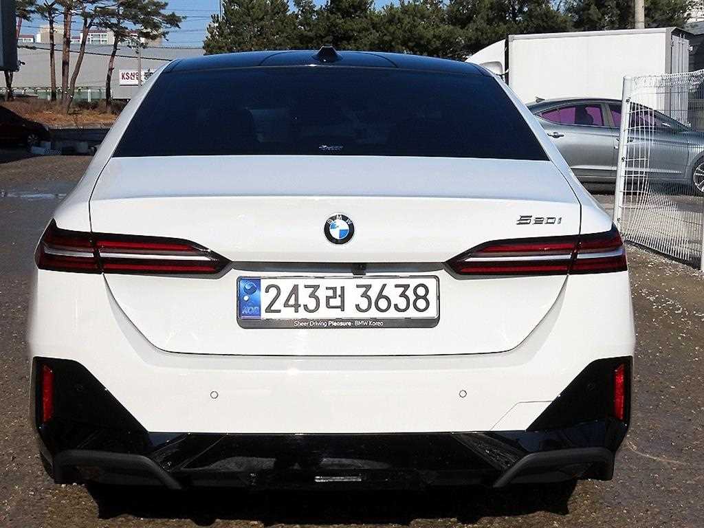 BMW 5시리즈(8세대) 520i M 스포츠 - 이미지 17