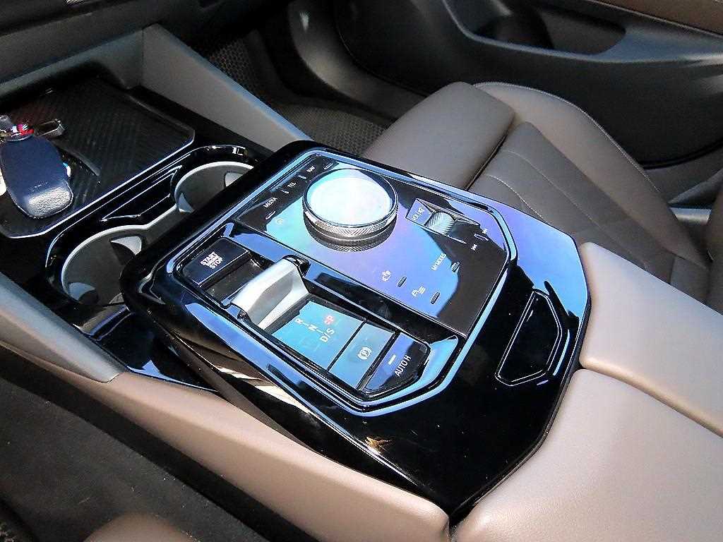 BMW 5시리즈(8세대) 520i M 스포츠 - 이미지 3