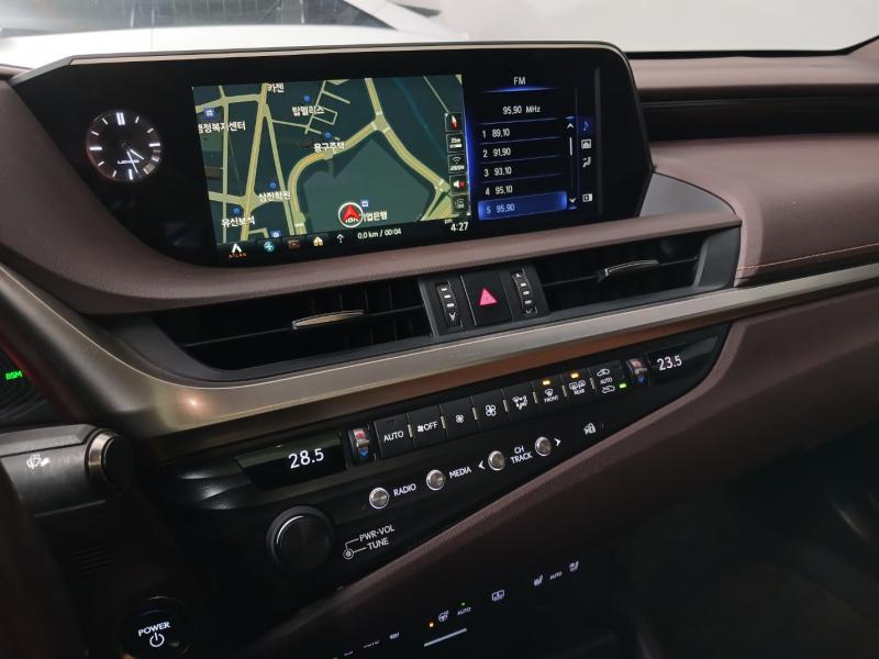 렉서스 ES(7세대) 300h 럭셔리 - 이미지 19