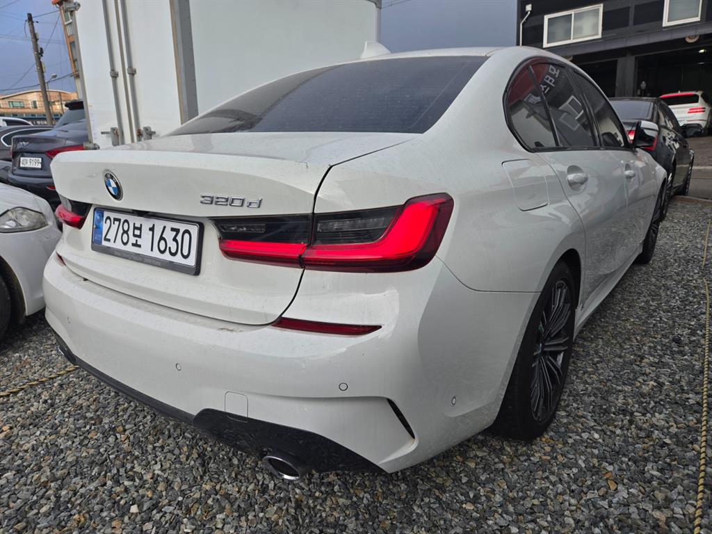 BMW 3시리즈(7세대) 320d M 스포츠팩 - 이미지 11