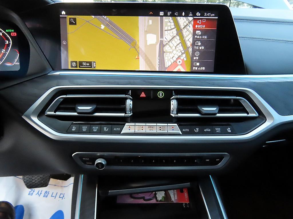 BMW X7 40i xDrive 디자인퓨어 엑셀런스 7인승 - 이미지 17