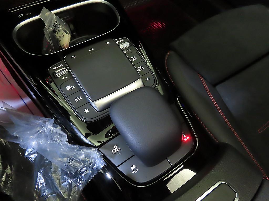 벤츠 A클래스(4세대) A35 AMG 4매틱 세단 - 이미지 16