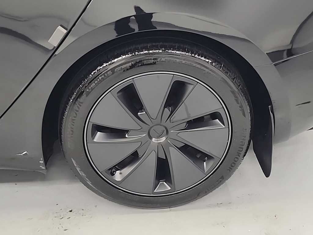 테슬라 모델 3 AWD 롱 레인지 - 이미지 17