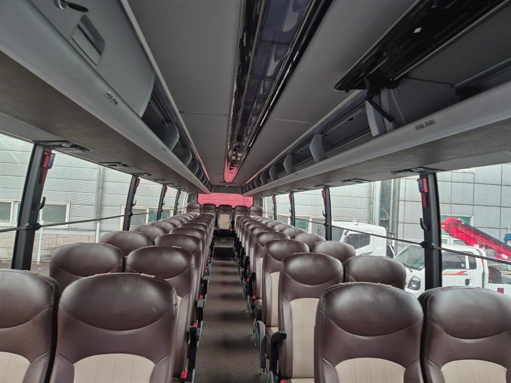 현대 유니버스 디젤 노블 - 이미지 11