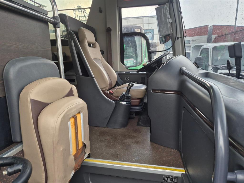 현대 유니버스 디젤 노블 - 이미지 10