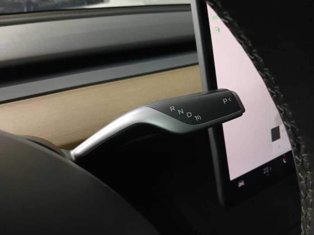 테슬라 모델 Y RWD - 이미지 10