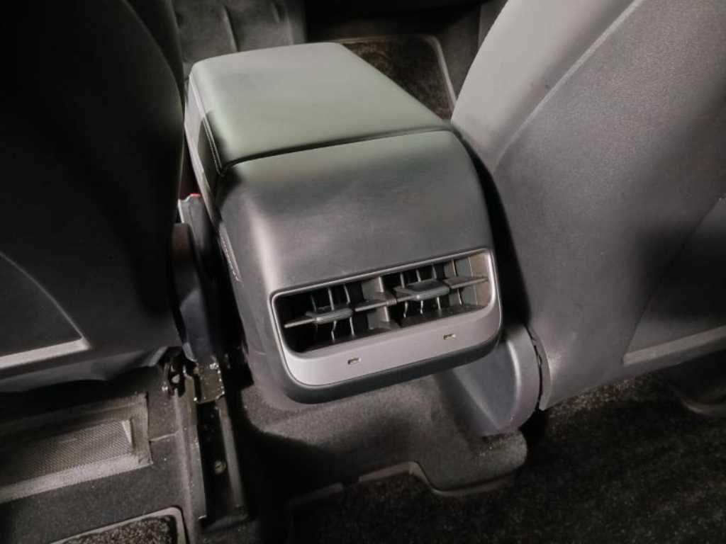 테슬라 모델 Y RWD