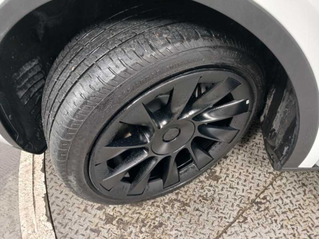 테슬라 모델 Y RWD - 이미지 7