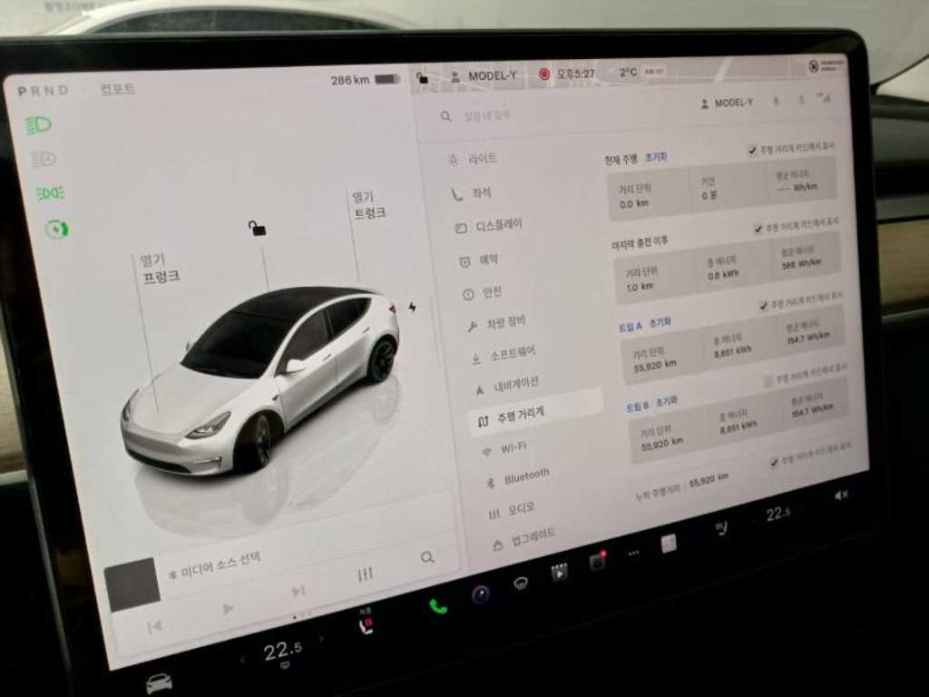 테슬라 모델 Y RWD - 이미지 13