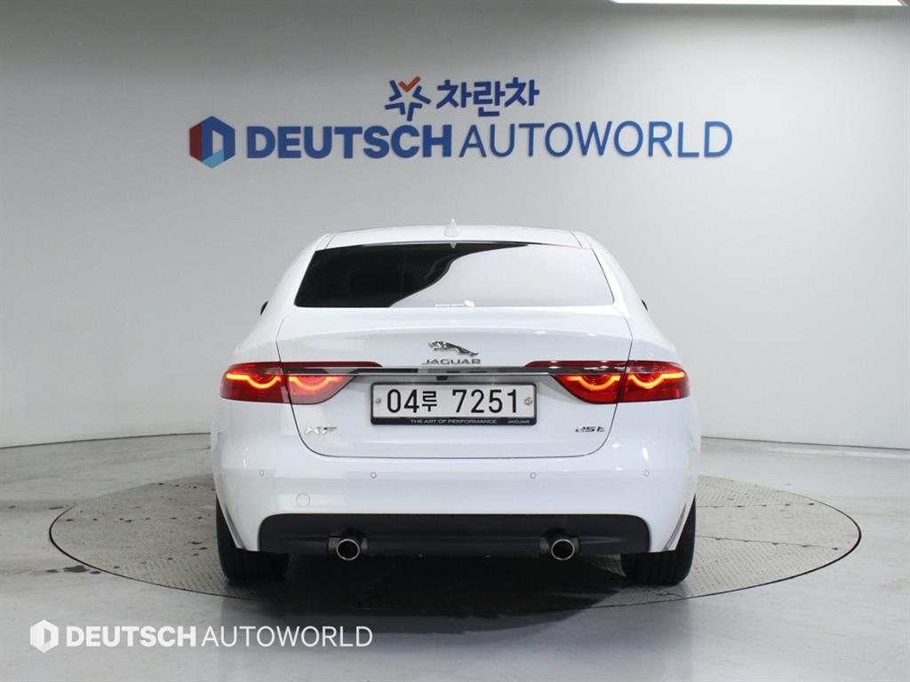 재규어 XF(2세대) 2.0 25t 프레스티지 - 이미지 15