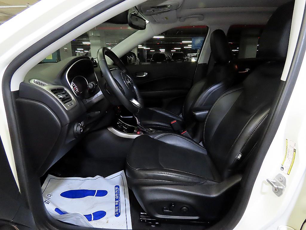 지프 컴패스(MP) 2.4 AWD 론지튜드 - 이미지 17