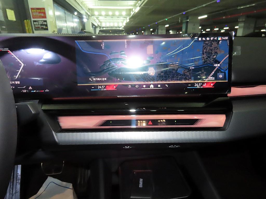 BMW 5시리즈(8세대) 520i M 스포츠 - 이미지 19