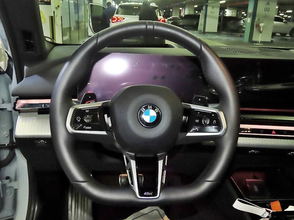 BMW 5시리즈(8세대) 520i M 스포츠 - 이미지 4