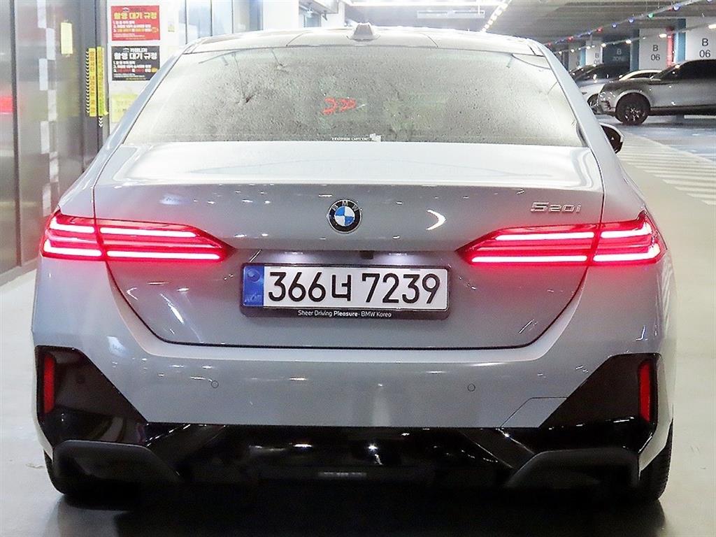 BMW 5시리즈(8세대) 520i M 스포츠 - 이미지 10