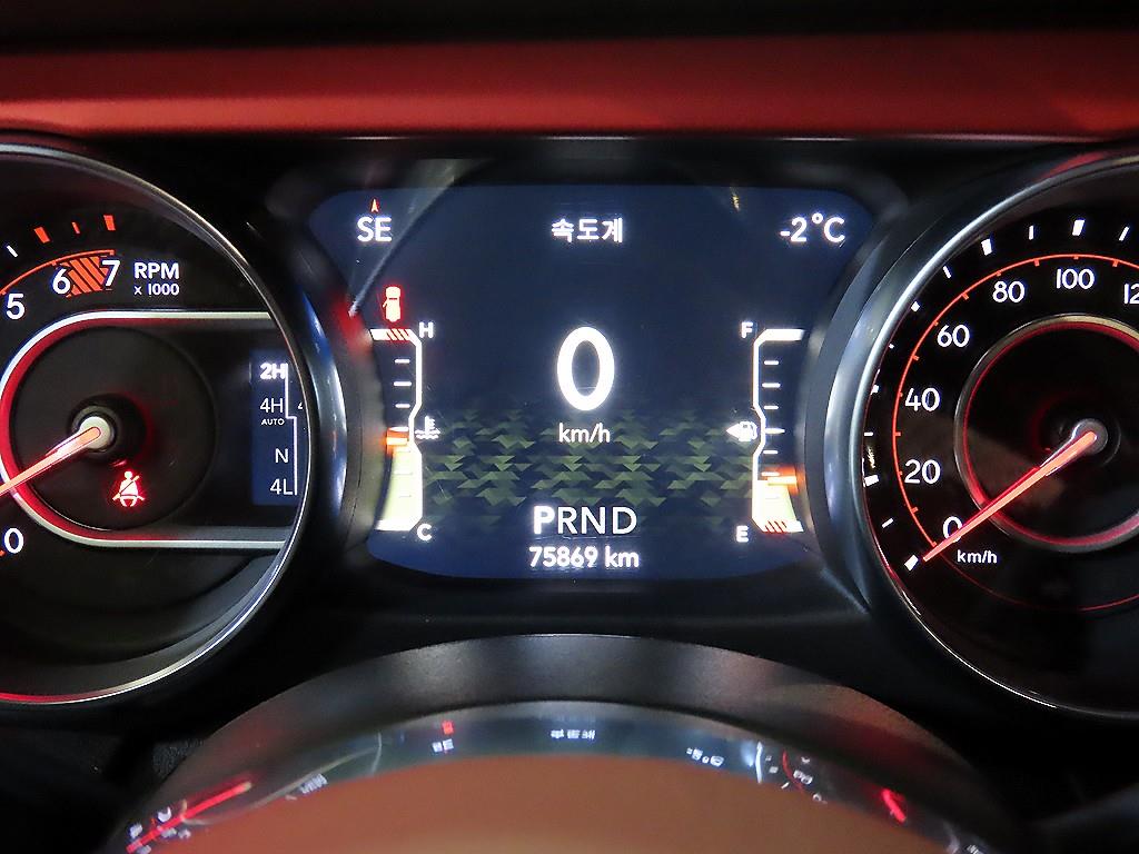 지프 랭글러(JL) 2.0 루비콘 4DR 파워탑 - 이미지 3