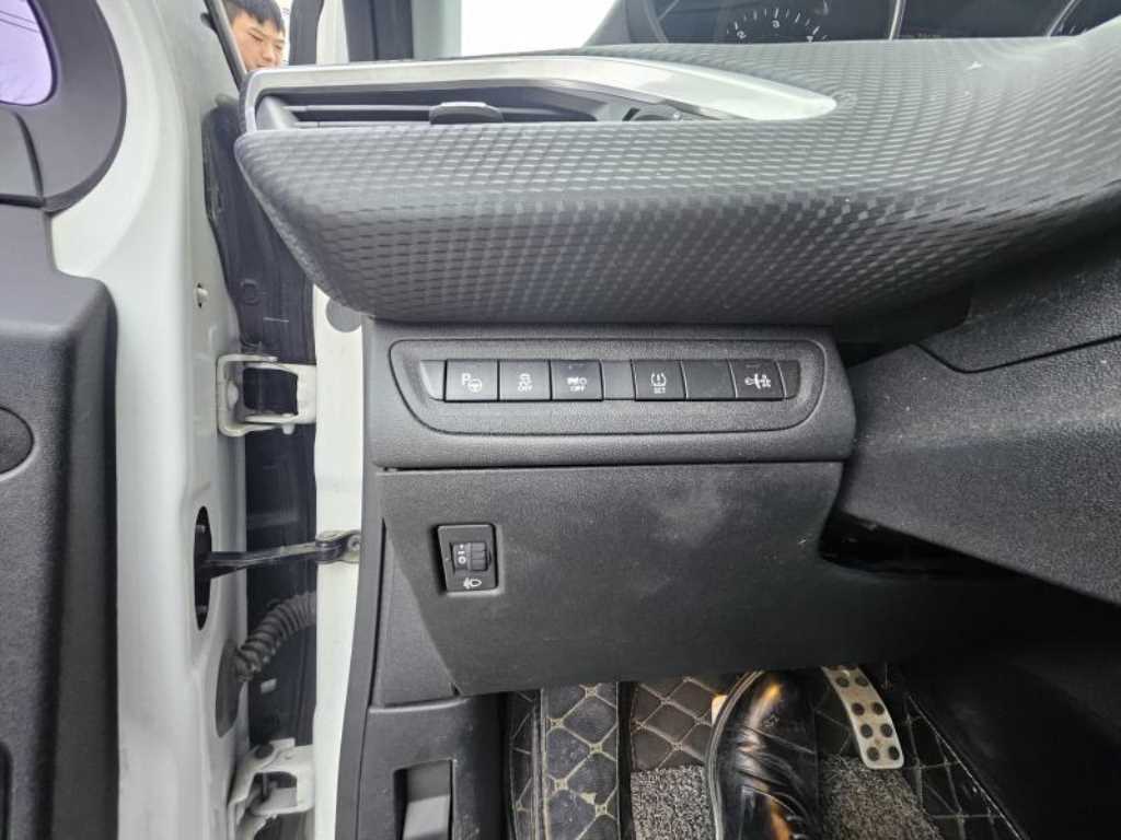 푸조 2008 1.6 e-HDi 펠린 L - 이미지 14