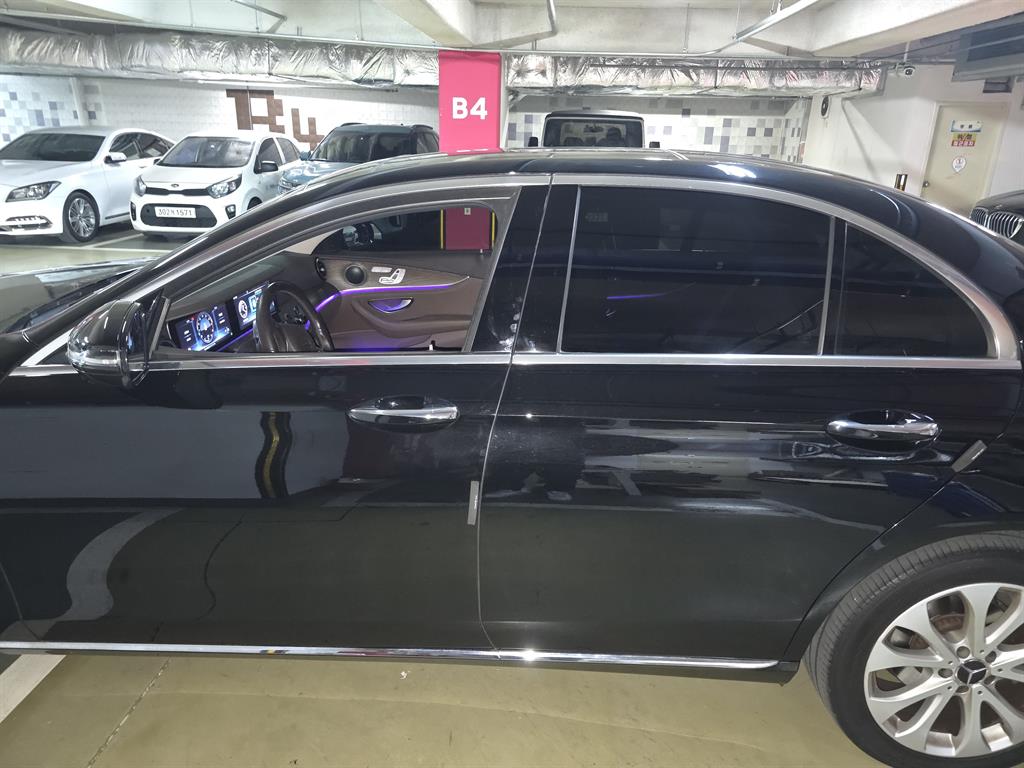 벤츠 E클래스(5세대) E300 4매틱 익스클루시브 - 이미지 2