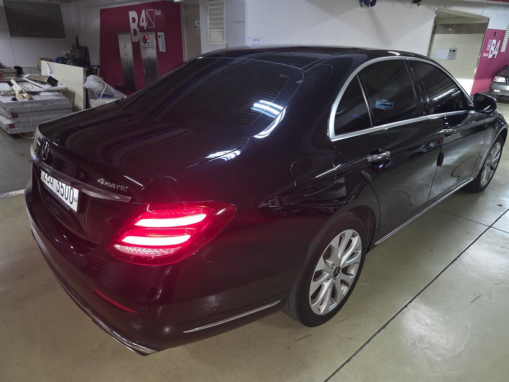 벤츠 E클래스(5세대) E300 4매틱 익스클루시브 - 이미지 7