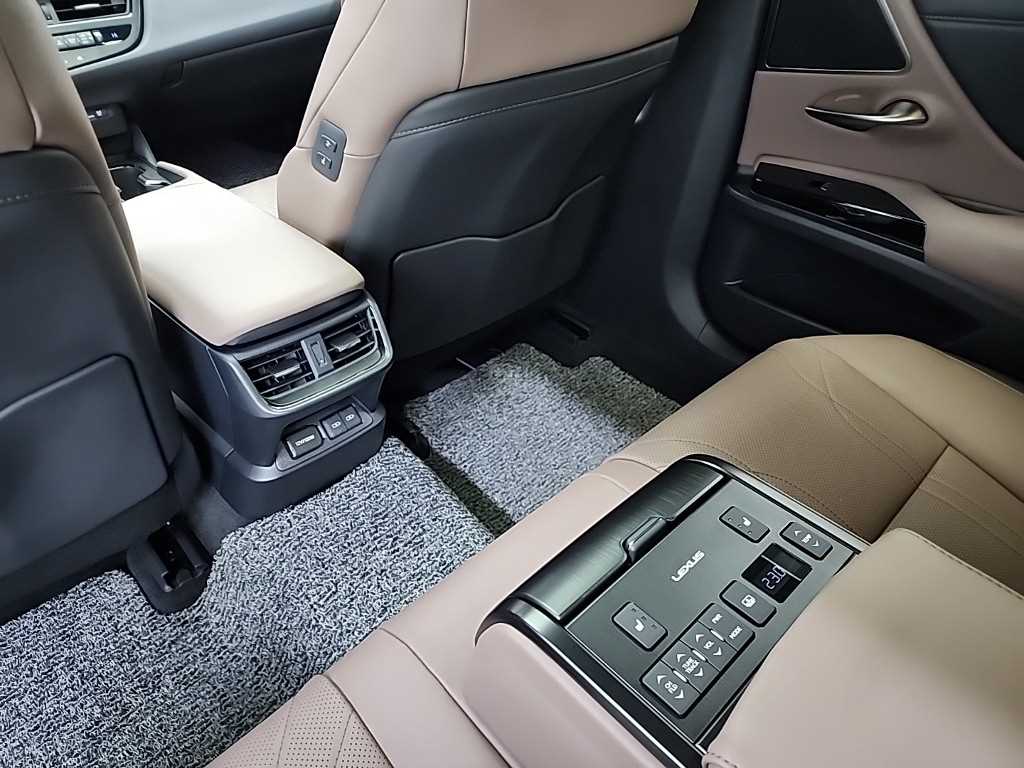 렉서스 ES(7세대) 300h 이그제큐티브 - 이미지 16