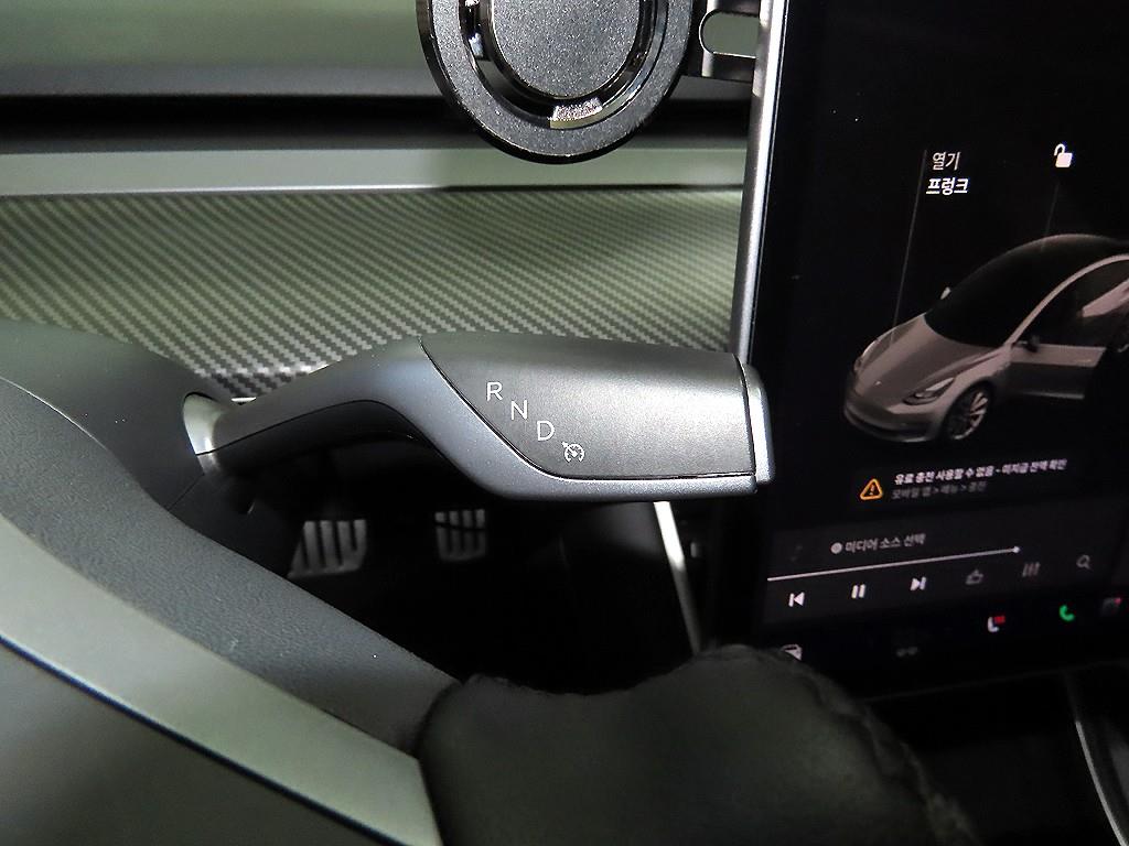 테슬라 모델 3 AWD 퍼포먼스 - 이미지 17