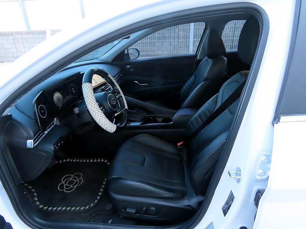 현대 아반떼(CN7) 1.6 가솔린 인스퍼레이션 - 이미지 2