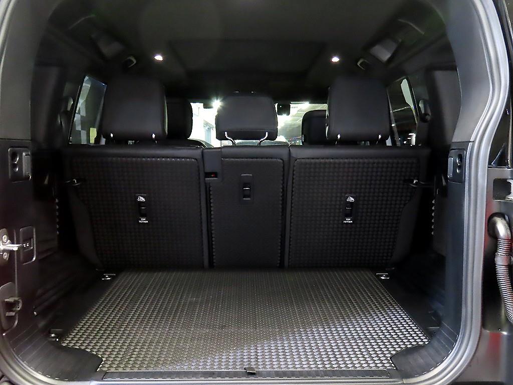 랜드로버 올 뉴 디펜더 110 D300 X다이나믹 HSE - 이미지 9