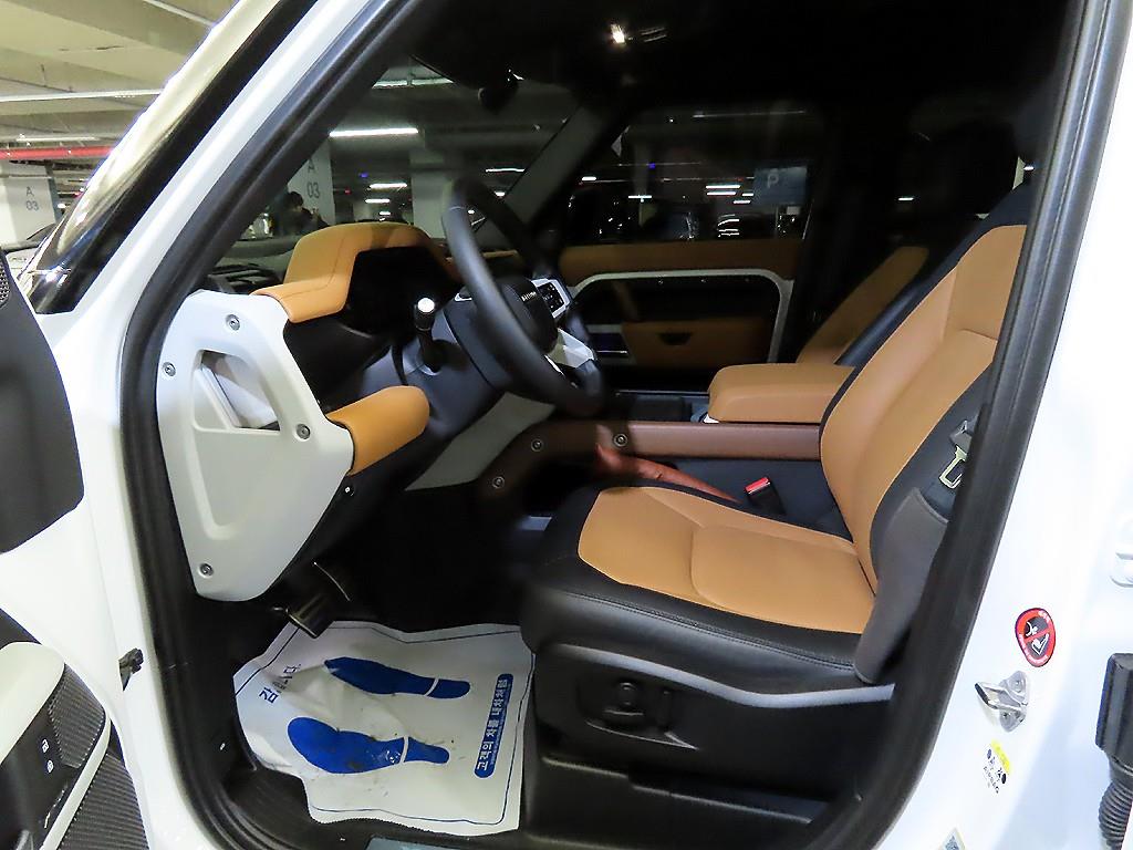 랜드로버 올 뉴 디펜더 110 D300 X다이나믹 HSE - 이미지 17