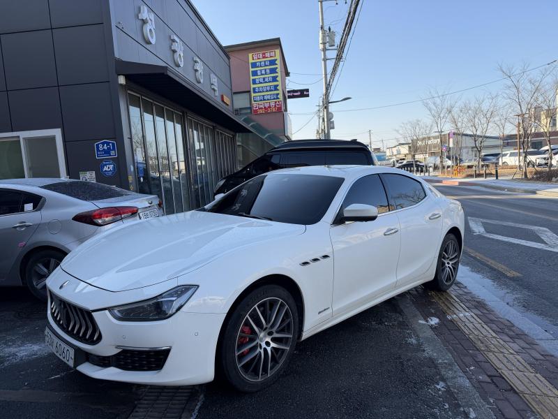 마세라티 기블리(3세대) 3.0S Q4 그란루쏘 - 이미지 2