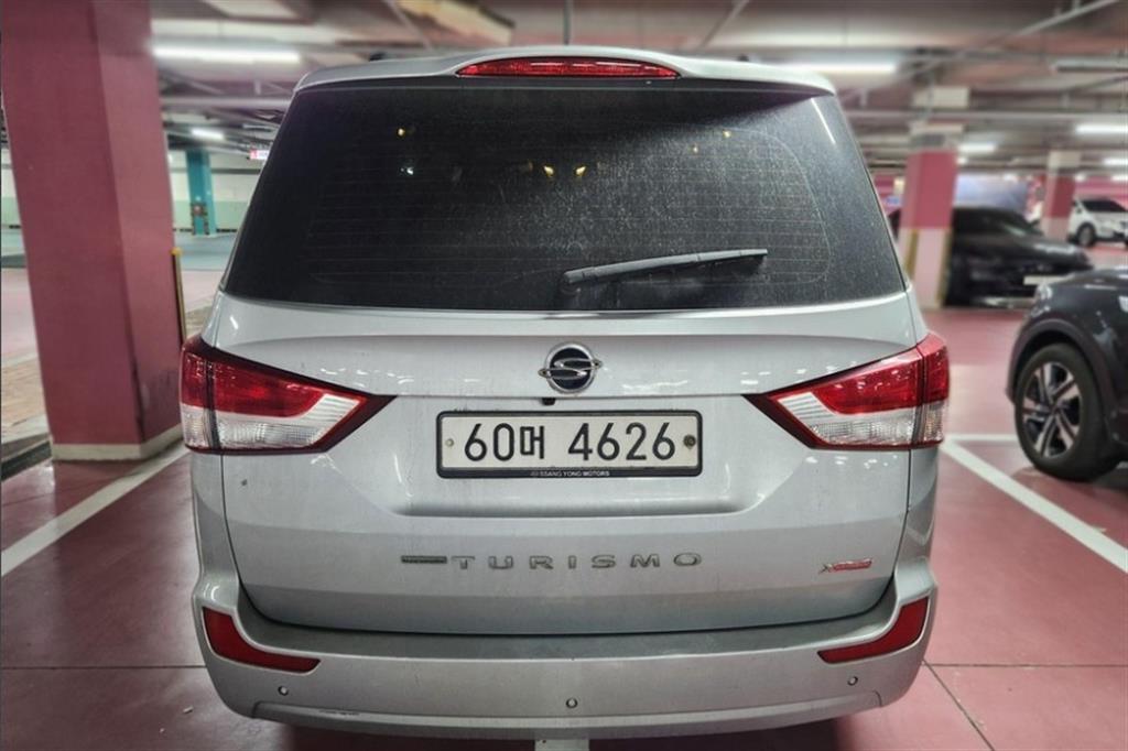 KG모빌리티(쌍용) 코란도 투리스모 2.0 4WD 9인승 익스트림