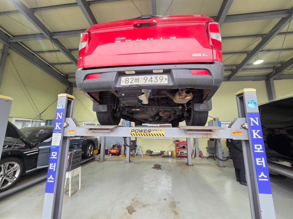 KG모빌리티(쌍용) 렉스턴 스포츠 2.2 4WD 프레스티지 스페셜 - 이미지 2