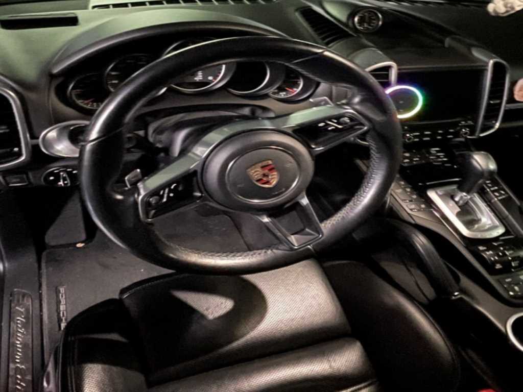 포르쉐 카이엔(2세대) 디젤 3.0 플래티넘에디션 - 이미지 3