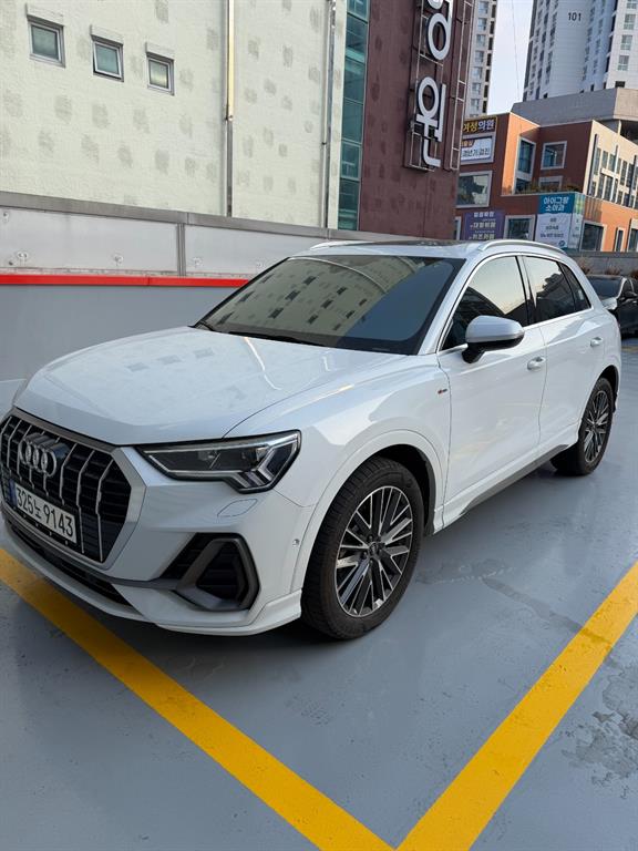 아우디 Q3(2세대) 40 TFSI 콰트로 프리미엄