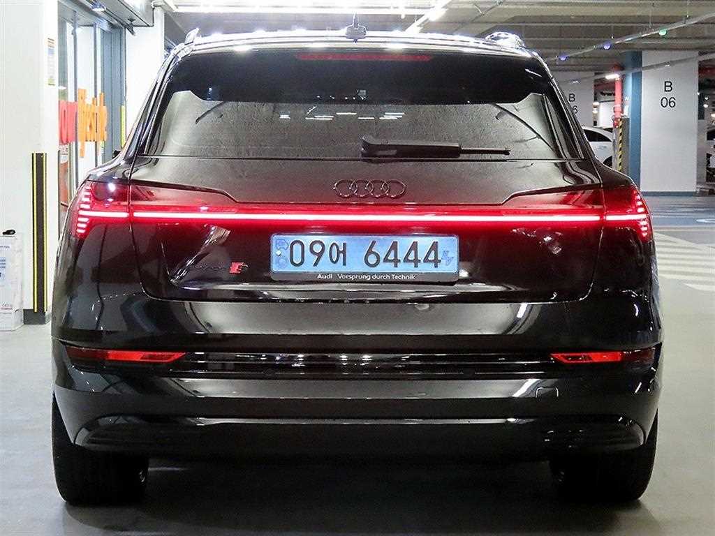 아우디 e-트론 55 콰트로 - 이미지 4