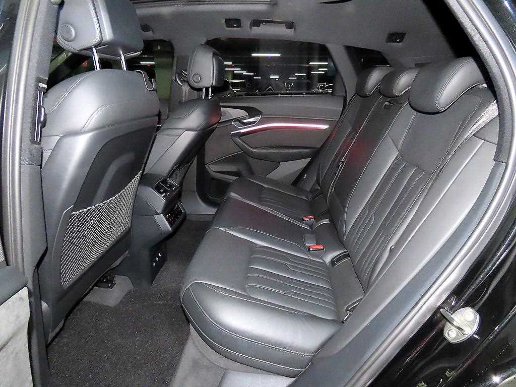 아우디 e-트론 55 콰트로 - 이미지 15